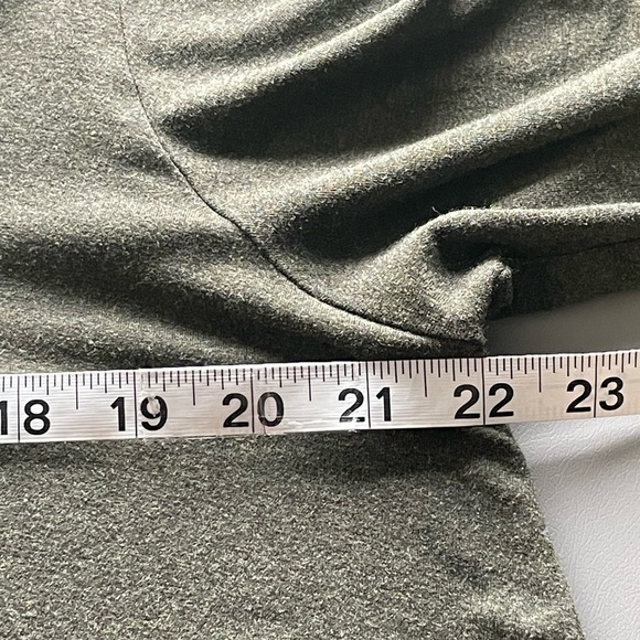 T Tahari Green Lightweight Cowl Neck Sweater – Size 1X - Picture 11 of 13